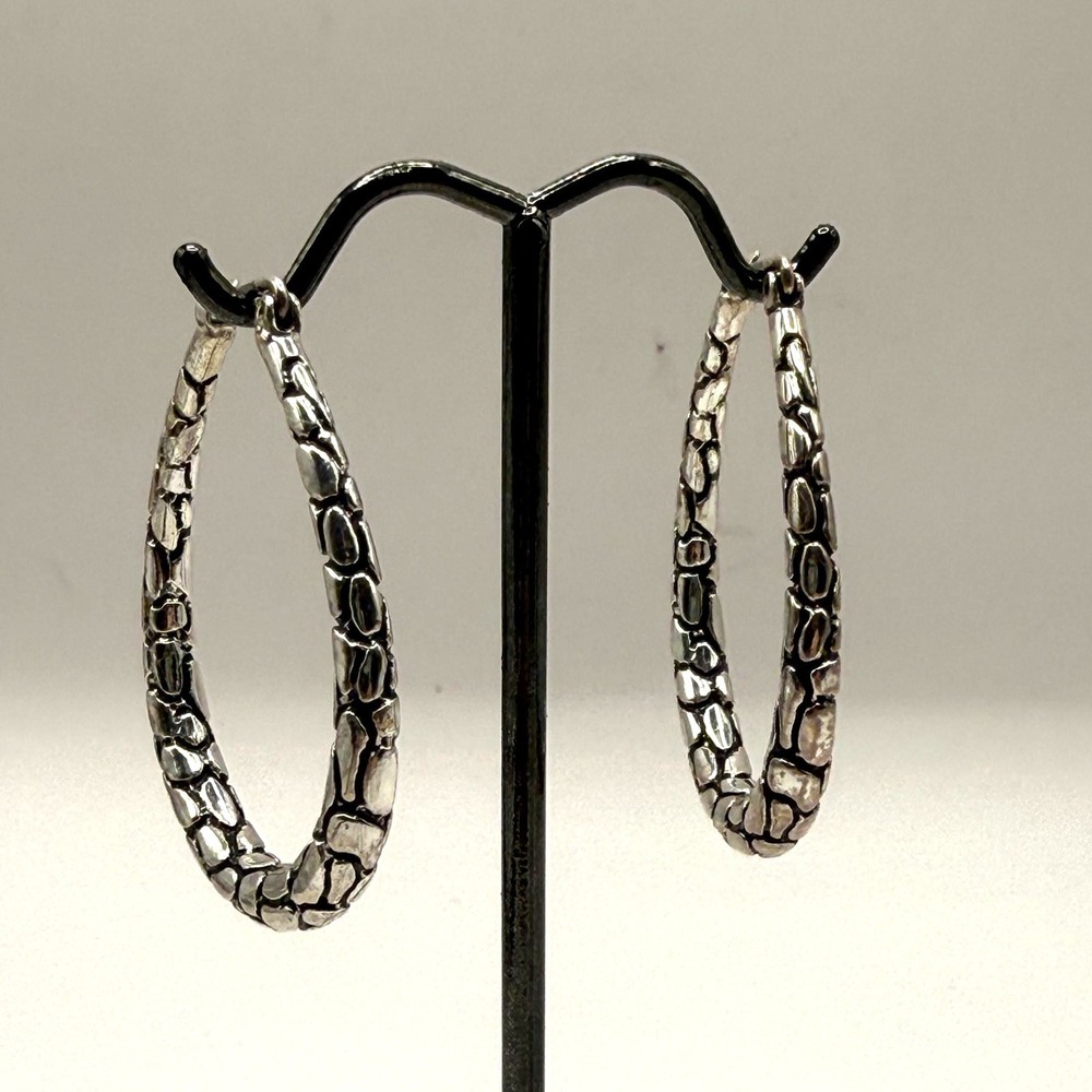 Vintage Silver Tone Textured Oval Hoop Earrings – Modern Statement